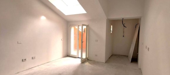 2 rooms Apartment in Bologna, Italy No. 63081 4