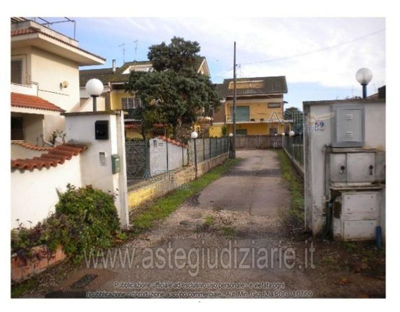 Casa de 11 habitaciónes en Ardea, Italy No. 9004