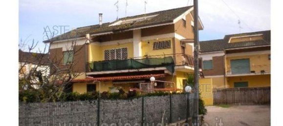 Casa de 11 habitaciónes en Ardea, Italy No. 9004 44