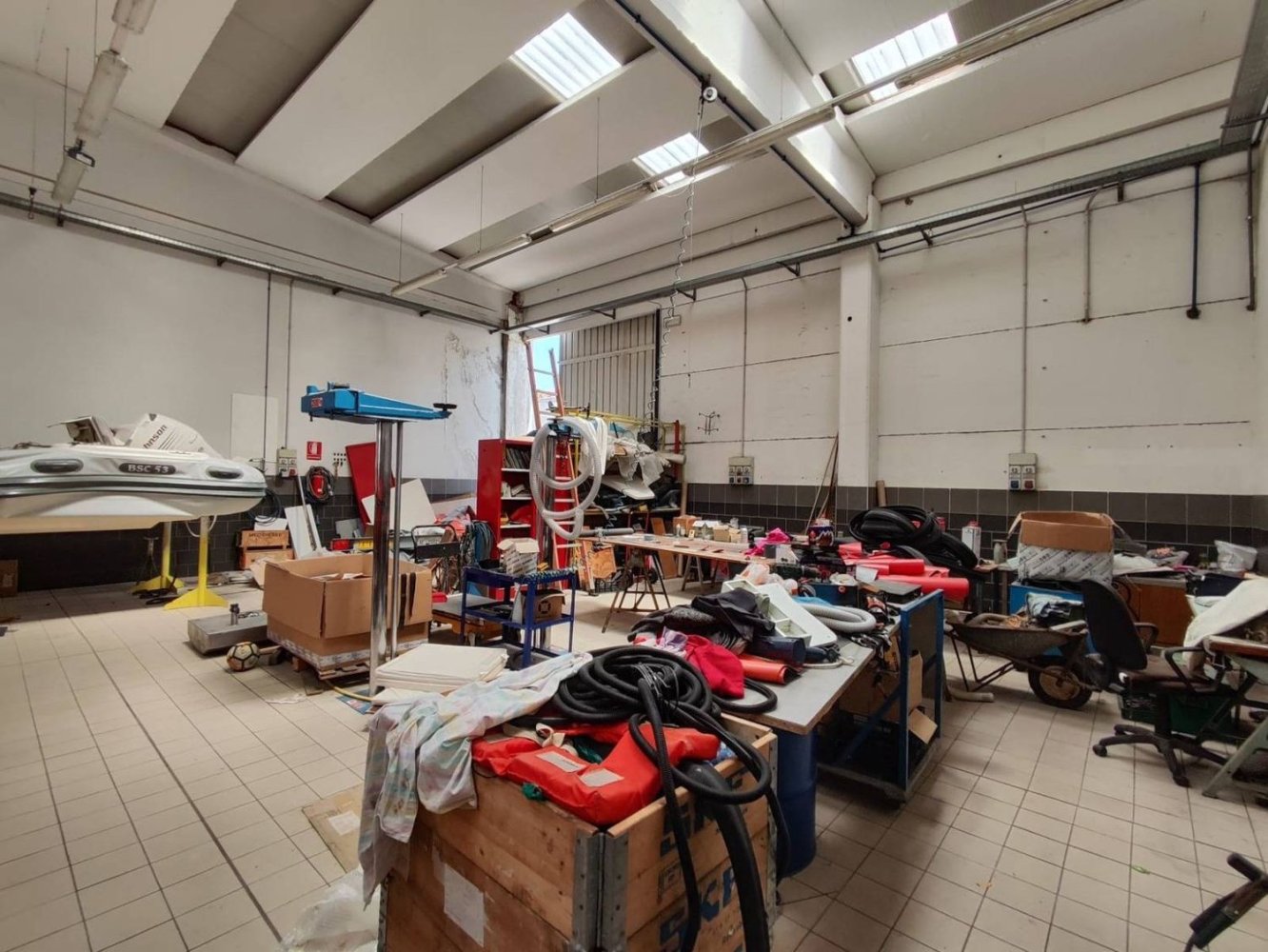 Armazém em Cagliari, Italy 380 m² N.º 304301