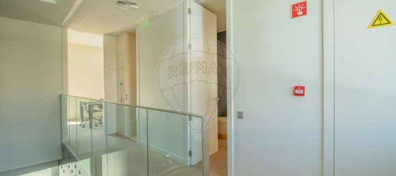 5 bedrooms House in Porto, Portugal No. 17187 16