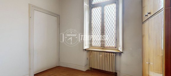 5 rooms Apartment in Turin, Italy No. 140663 8