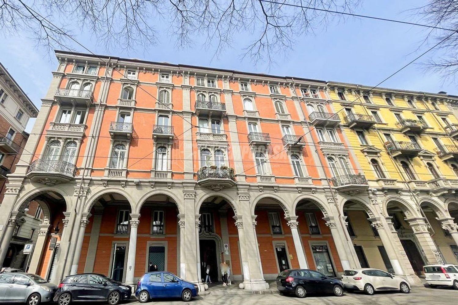 5 rooms Apartment in Turin, Italy No. 140663