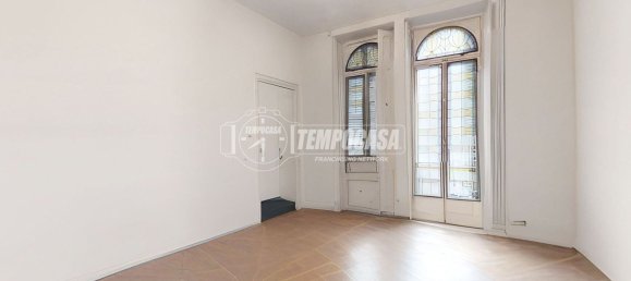 5 rooms Apartment in Turin, Italy No. 140663 2