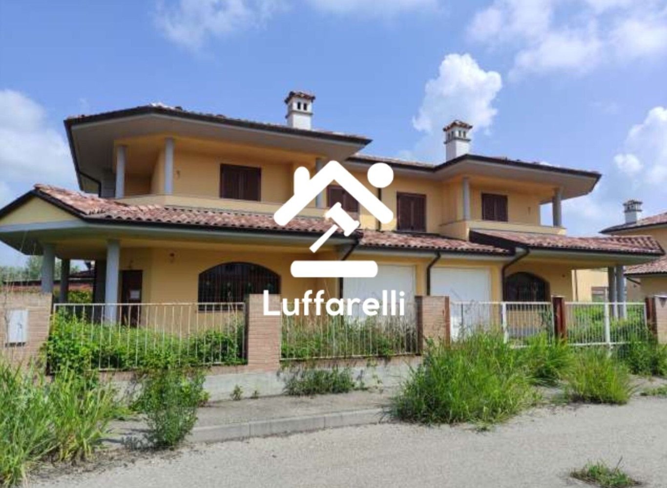 7 rooms House in Roncaro, Italy No. 7653