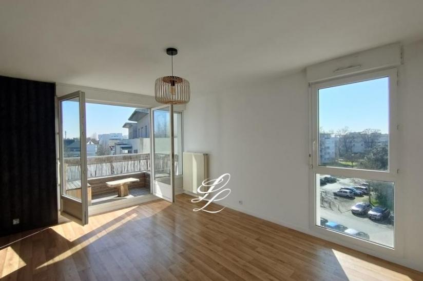 1 bedroom Apartment in Rennes, France No. 198011