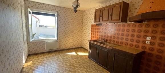 3 bedrooms House in Tavers, France No. 49869 4