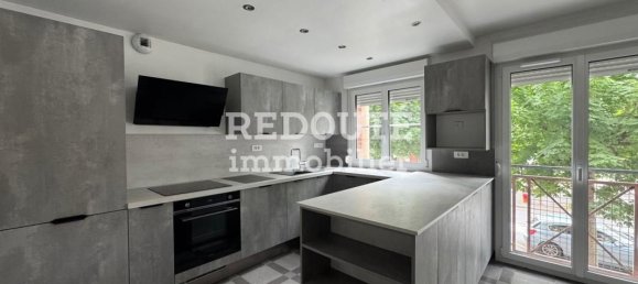 2 bedrooms Apartment in Reims, France No. 329678 4