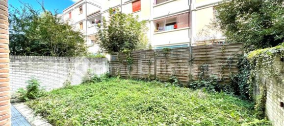 1 bedroom Apartment in Bologna, Italy No. 29253 2