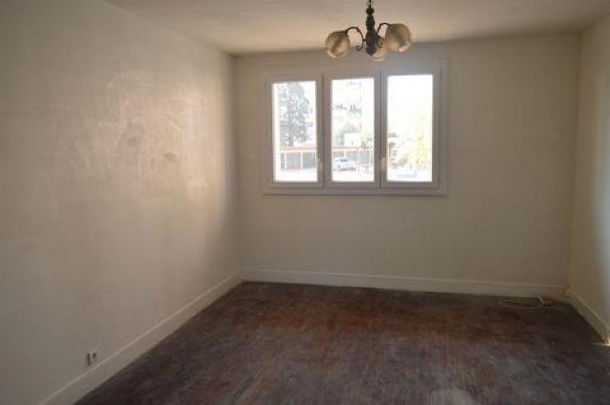 2 bedrooms Apartment in Roanne, France No. 26520