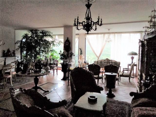 5 rooms Apartment in Naples, Italy No. 376261