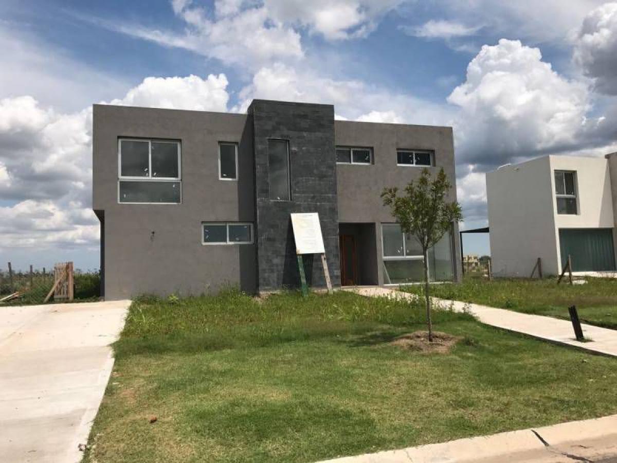 4 bedrooms House in Escobar, Argentina No. 72046