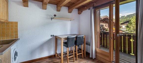 2 bedrooms Apartment in Demi-Quartier, France No. 1359 4