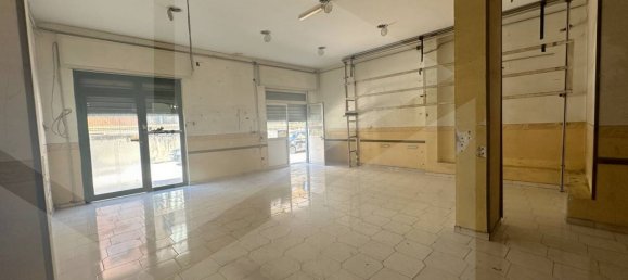 2 rooms Commercial property in Giugliano in Campania, Italy No. 24042 7