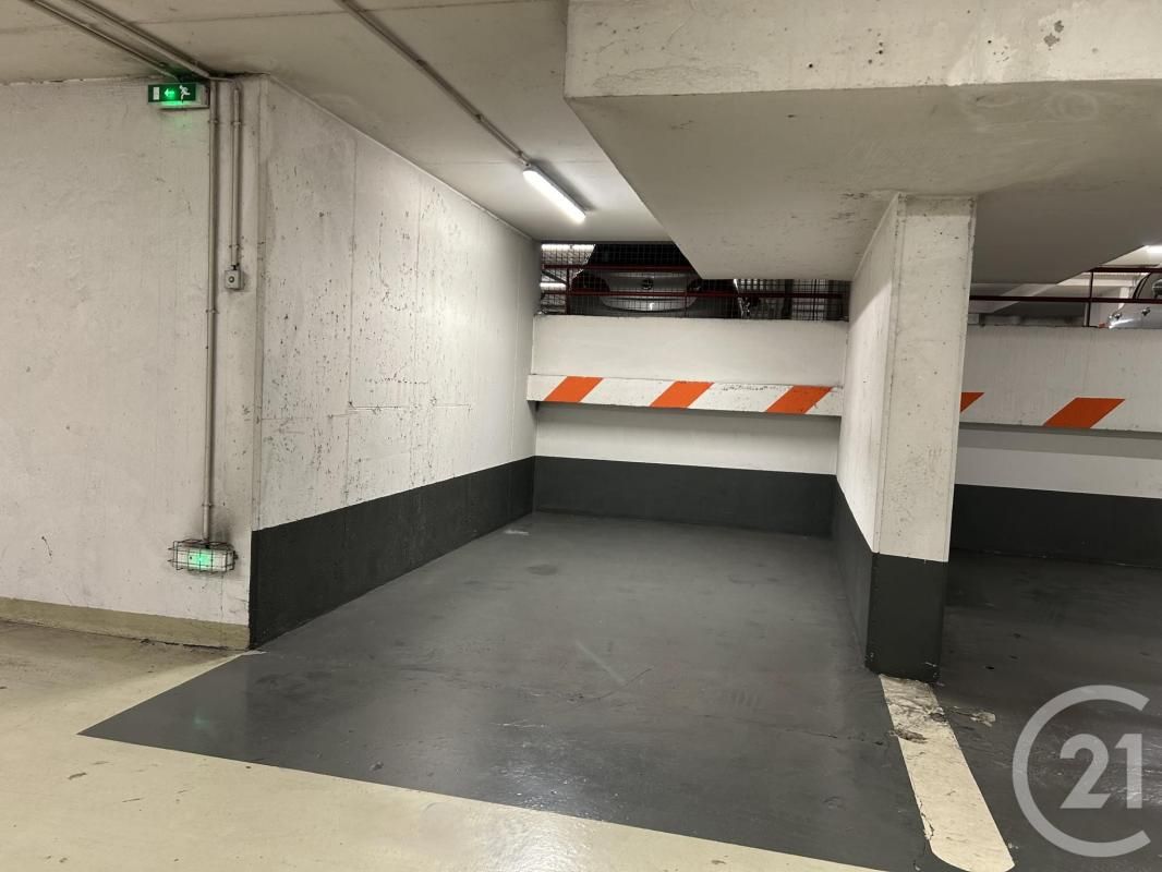 12m² Parking in Paris, France No. 140714