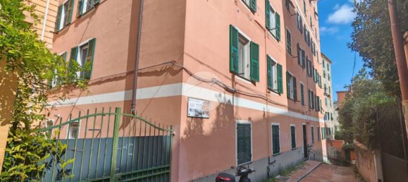 5 bedrooms Apartment in Genoa, Italy No. 371429 2