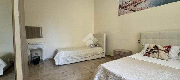 9 rooms Apartment in Naples, Italy No. 148318 4
