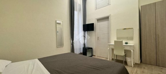 9 rooms Apartment in Naples, Italy No. 148318 16