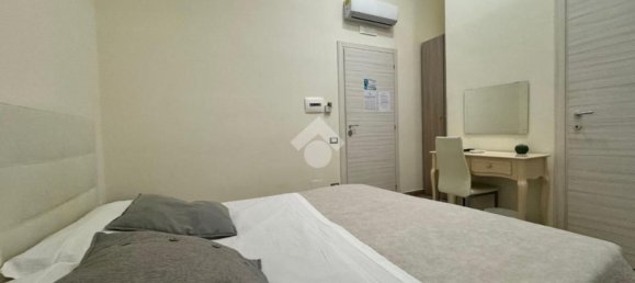 9 rooms Apartment in Naples, Italy No. 148318 2