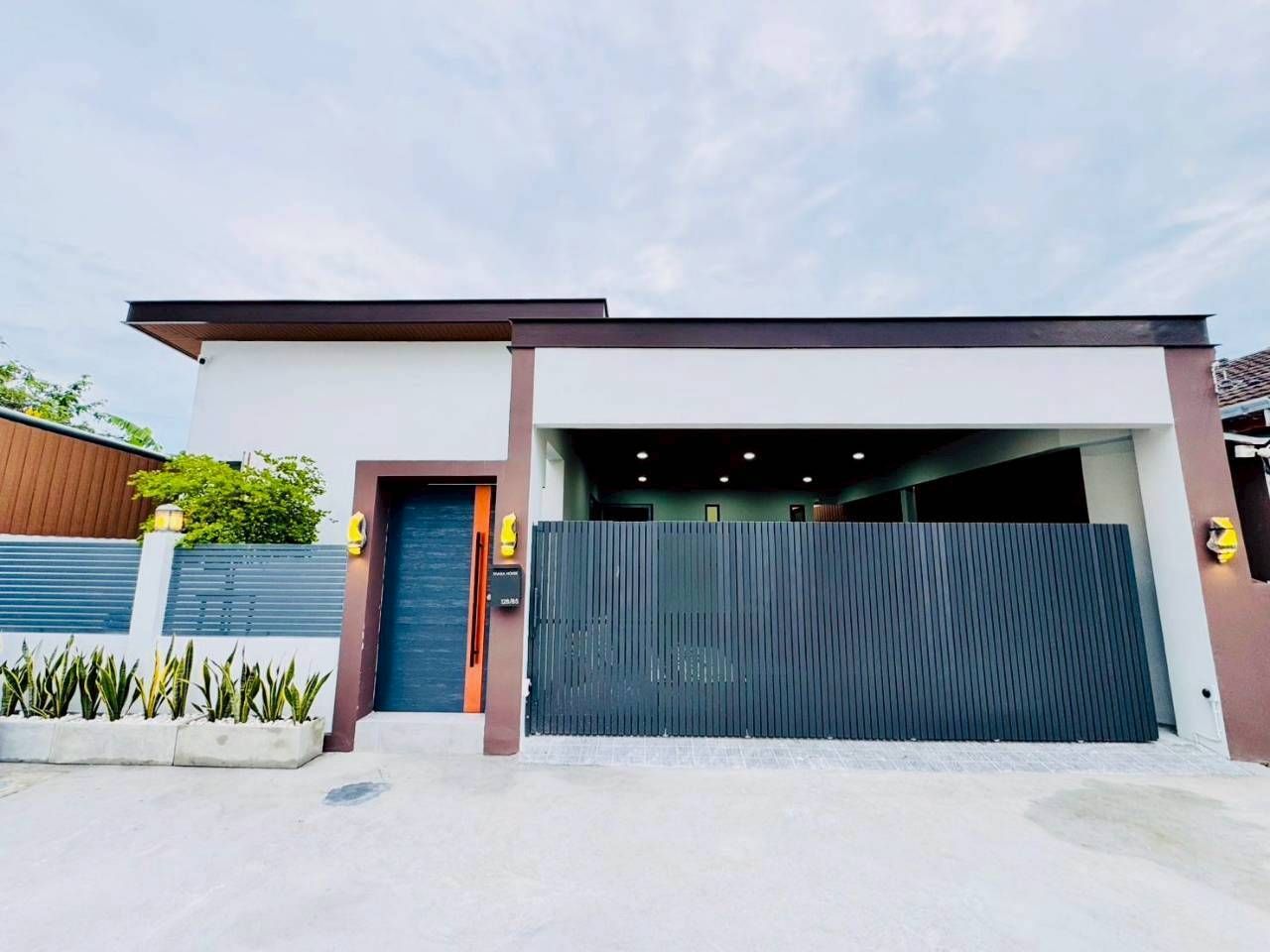 3 bedrooms Villa in Pattaya, Thailand No. 68455