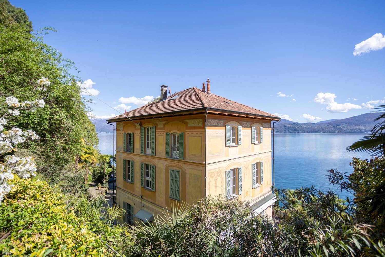 9 bedrooms Villa in Oggebbio, Italy No. 85233