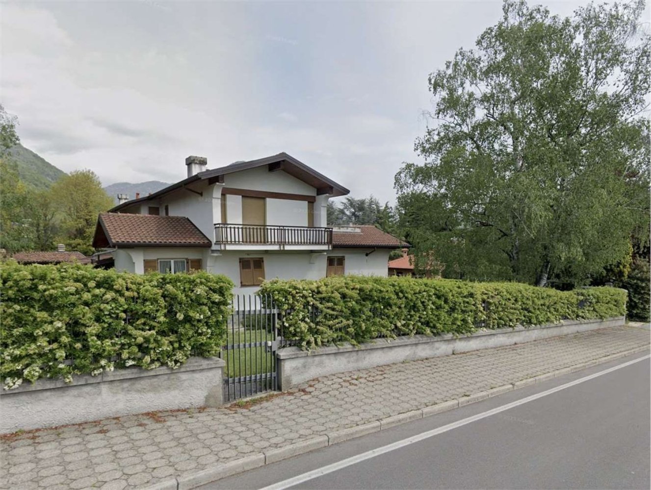 Apartamento de 6 habitaciónes en Erba, Italy No. 293079