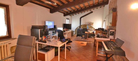 Вилла с 6 комнатами в Кьянни, Италия № 12820 14