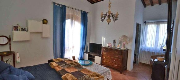 Вилла с 6 комнатами в Кьянни, Италия № 12820 19