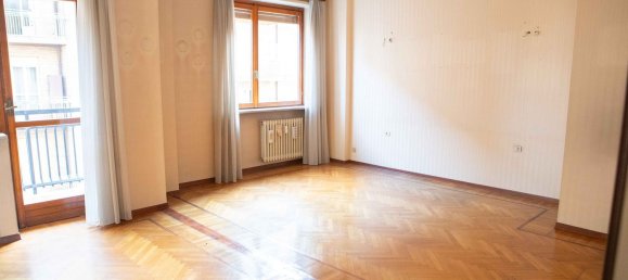 6 rooms Apartment in Rivoli, Italy No. 137168 9