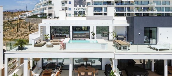 3 bedrooms Penthouse in Fuengirola, Spain No. 145332 2