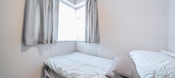 4 bedrooms House in Harrow, United Kingdom No. 12202 8