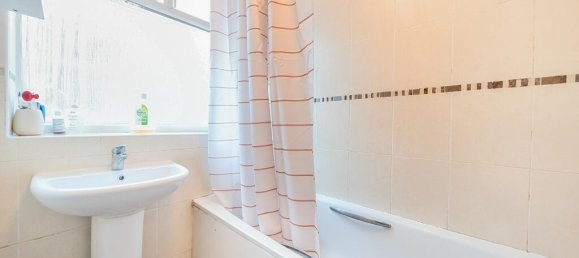 4 bedrooms House in Harrow, United Kingdom No. 12202 28