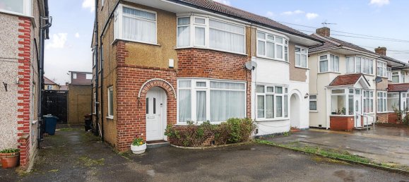 4 bedrooms House in Harrow, United Kingdom No. 12202 18