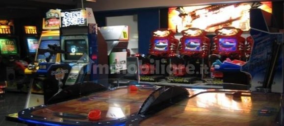 Коммерческая недвижимость с 2 комнатами в Лукка, Италия № 25690 9