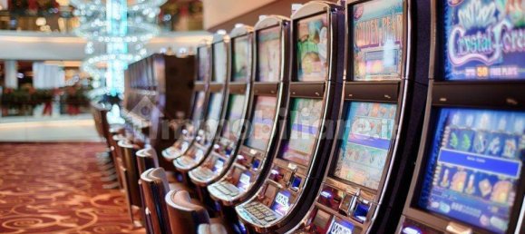 Коммерческая недвижимость с 2 комнатами в Лукка, Италия № 25690 4