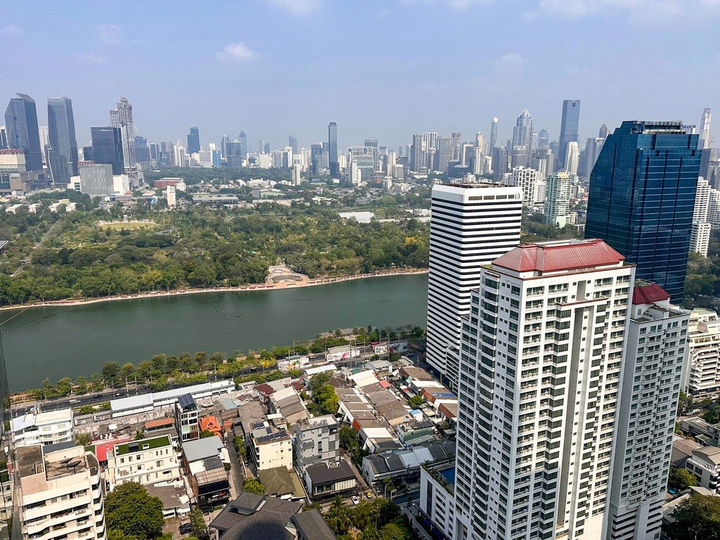 3 bedrooms Condo in Bangkok, Thailand No. 19576