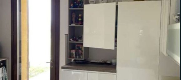 7-salle Appartement à Mirandola, Italy No. 95968 9