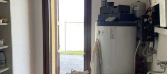 7-salle Appartement à Mirandola, Italy No. 95968 7