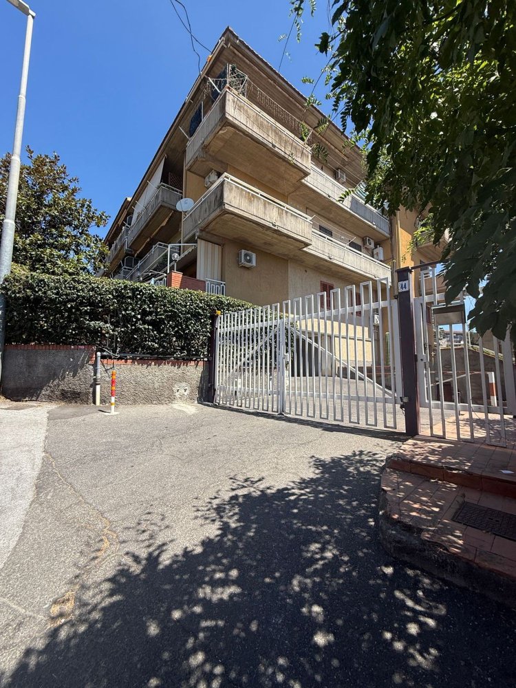 3 rooms Apartment in Catania, Italy No. 276357