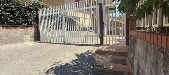 3 rooms Apartment in Catania, Italy No. 276357 2