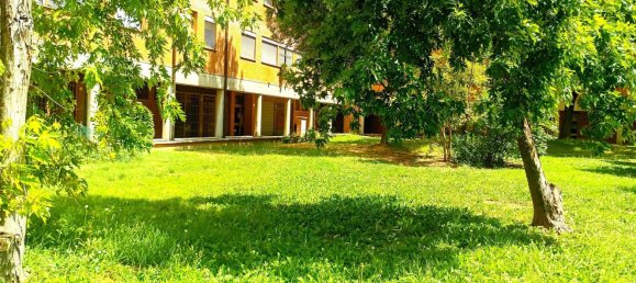 124m² Commercial property in Bologna, Italy No. 281125 2