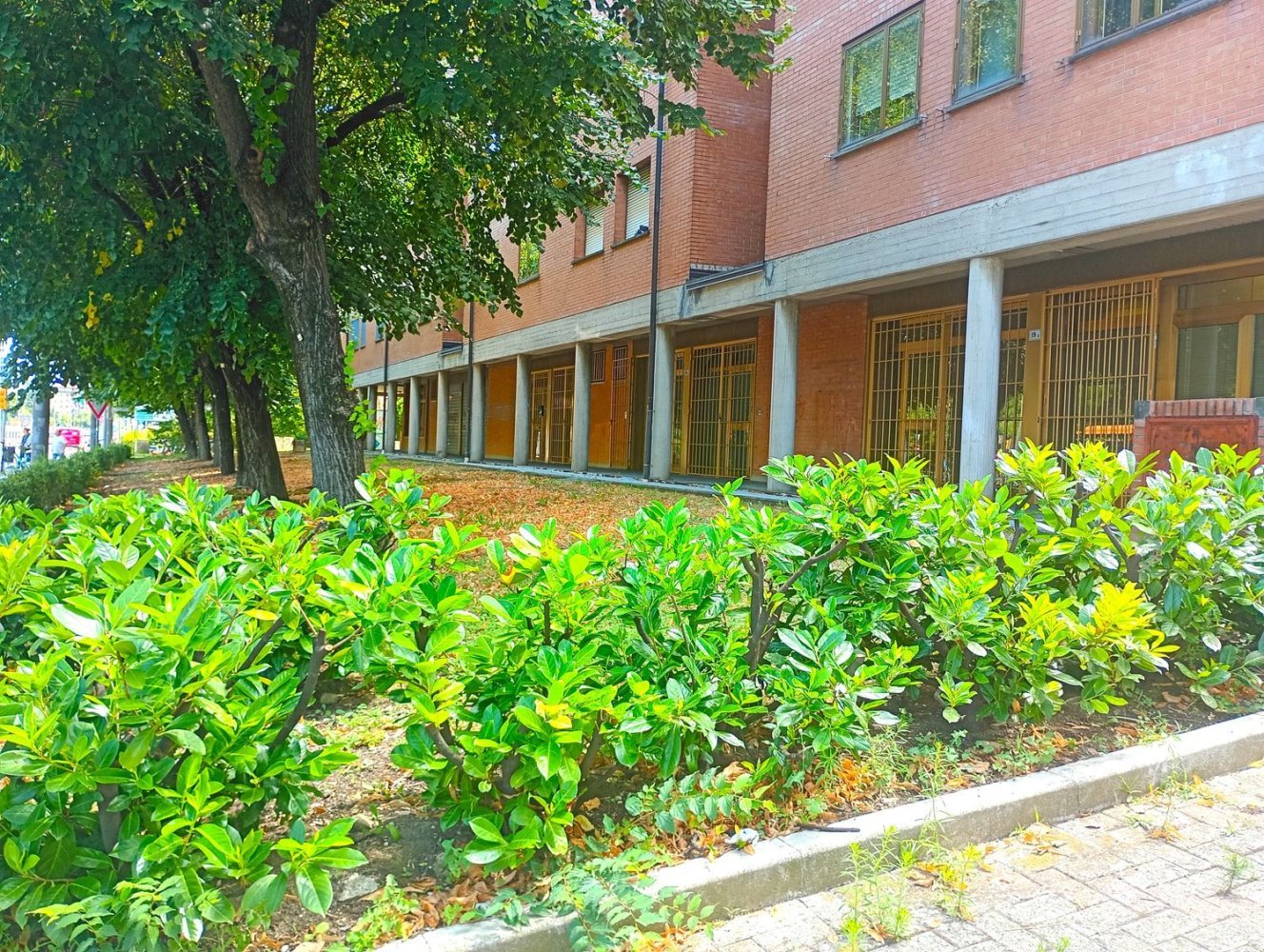 124m² Commercial property in Bologna, Italy No. 281125