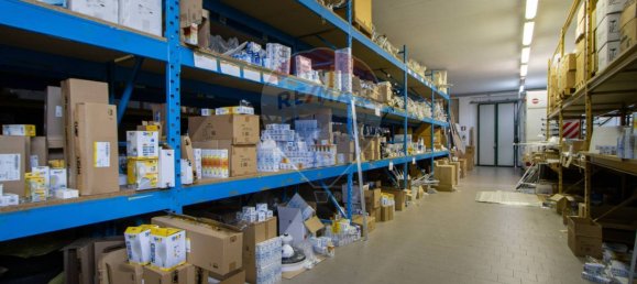 1-salle Propriété commerciale à Lurago d'Erba, Italy No. 58587 5