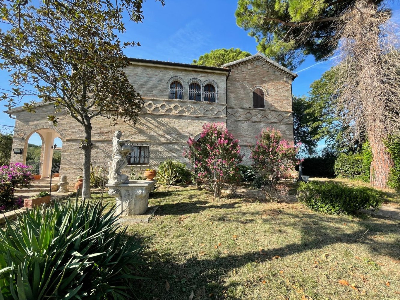 10-salle Villa à Osimo, Italy No. 4559