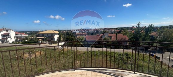 3 Schlafzimmer Wohnung in Ortona, Italy, Nr. 360821 28