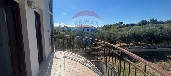 3 Schlafzimmer Wohnung in Ortona, Italy, Nr. 360821 20