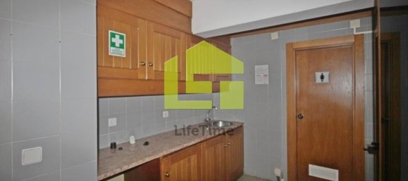 840m² Commercial property in Santarem, Portugal No. 58137 9