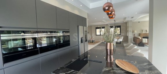 7 bedrooms Villa in Marbella, Spain No. 33858 7