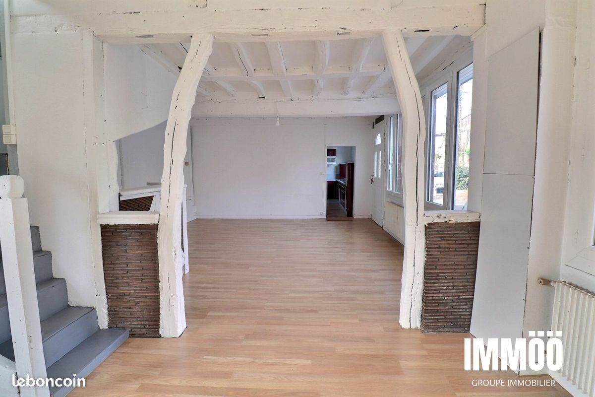 Casa de 3 dormitorios en Deville-les-Rouen, France No. 353699