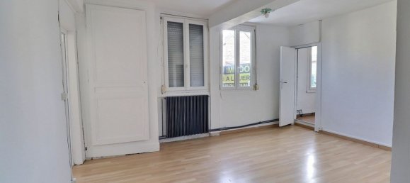 Casa de 3 dormitorios en Deville-les-Rouen, France No. 353699 9